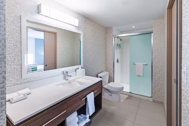 1 QUEEN BED 1 BEDROOM SUITE NONSMOKING