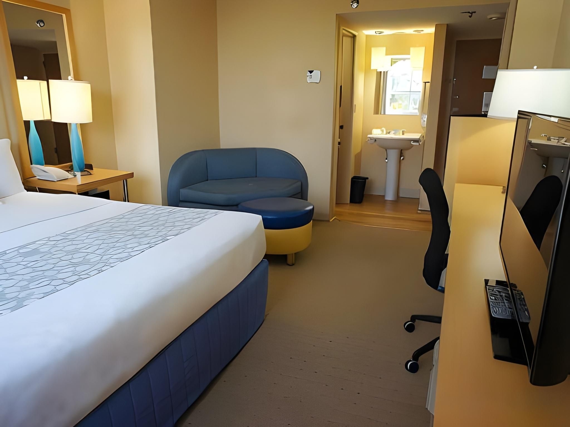 La Quinta Inn & Suites by Wyndham Coral Springs South2