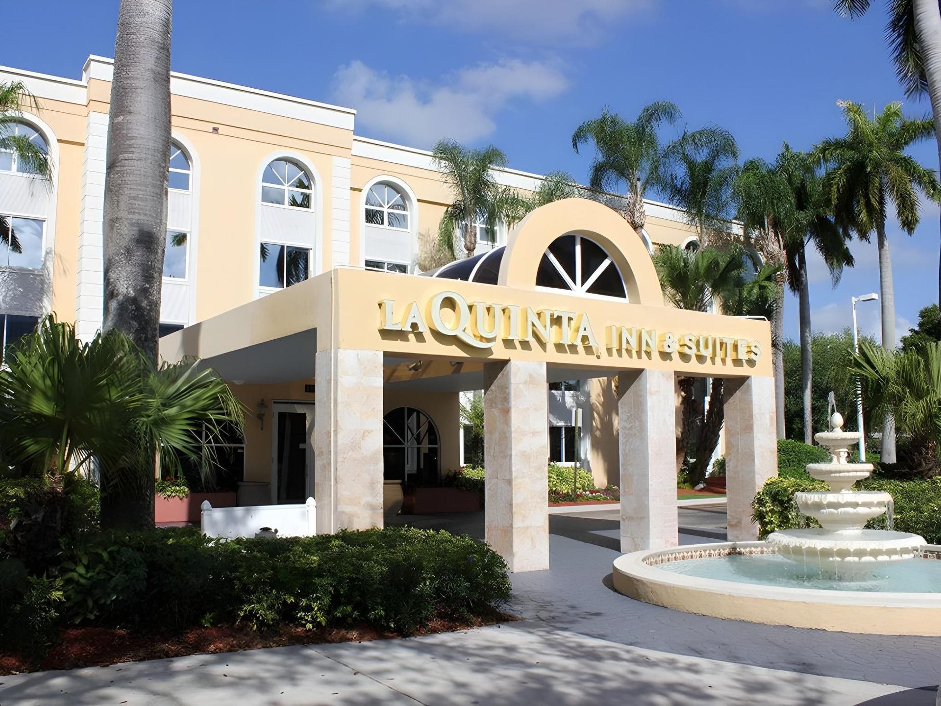 La Quinta Inn & Suites by Wyndham Coral Springs South0