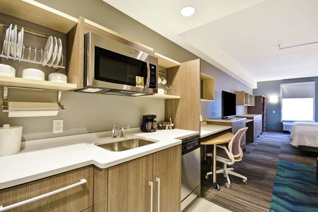 2QUEEN HEARING ACCESSIBLE STUDIO SUITE NOSMOK
