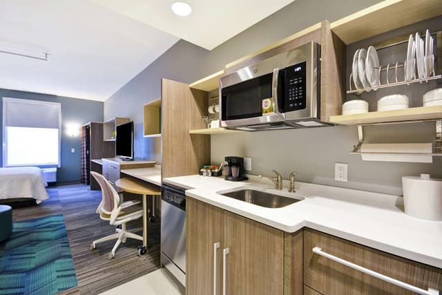 1KING HEARING ACCESSIBLE STUDIO SUITE NOSMOK