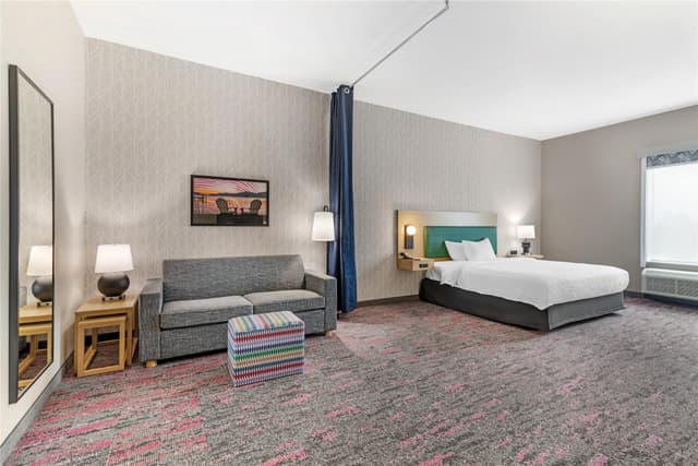 1 KING BED STUDIO SUITE NONSMOKING
