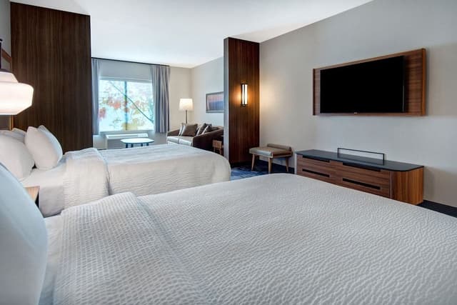 Suite, Multiple Beds (Mobility Accessible, Tub)