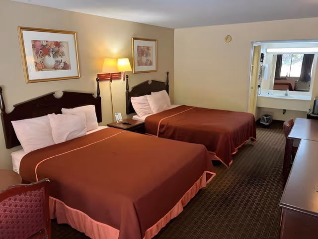 2 Queen Beds No Smoking