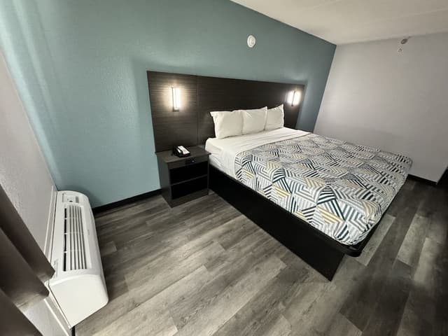Standard Suite, 1 King Bed, Non Smoking, Refrigerator & Microwave