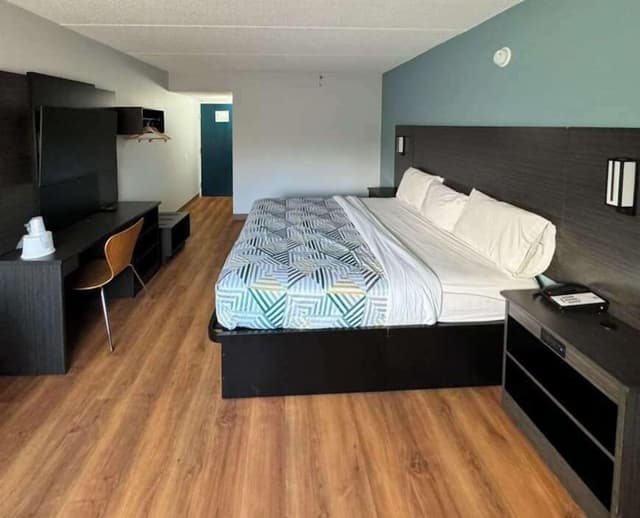 Standard Room, 1 King Bed, Accessible, Non Smoking