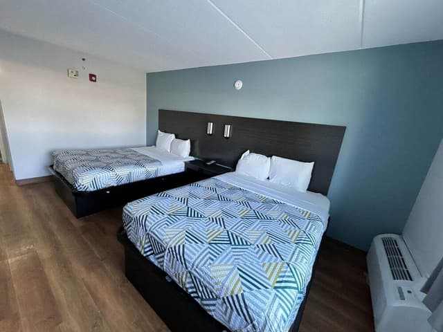 Deluxe Room, 2 Queen Beds, Smoking, Refrigerator