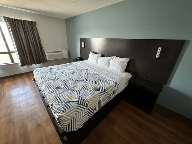 Standard Room, 1 King Bed, Accessible, Non Smoking