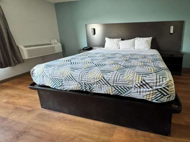 Standard Room, 1 King Bed, Accessible, Non Smoking