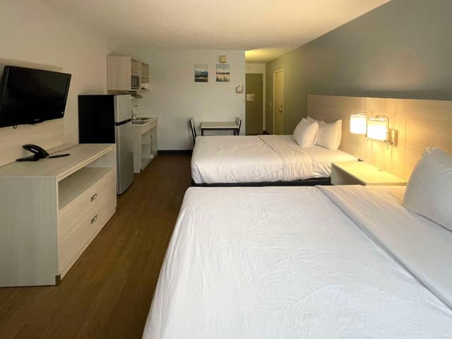 2 Queen Beds, Efficiency, Nonsmoking