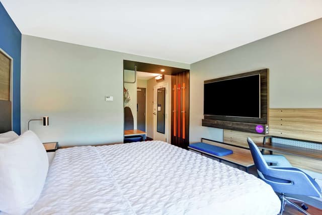 1 KING BED