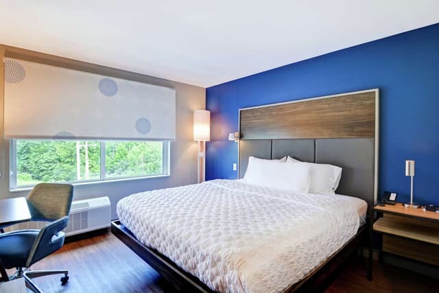 1 KING BED