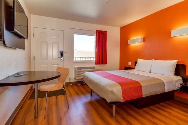 Standard Room, 1 Queen Bed, Accessible, Non Smoking