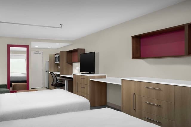 2 QUEEN HEARING ACCESSIBLE STUDIO SUITE