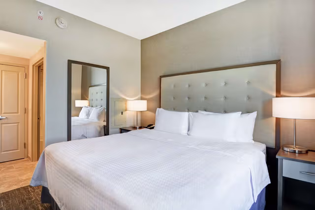 1 KING BED STUDIO SUITE NONSMOKING