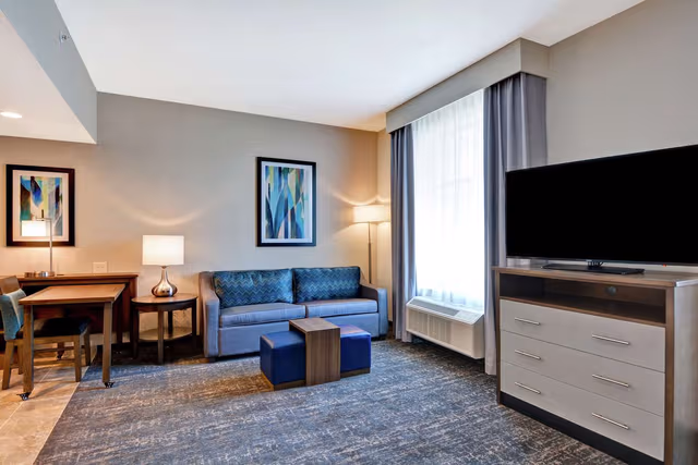 1 KING BED STUDIO SUITE NONSMOKING