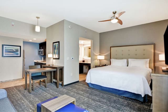 1 KING BED STUDIO SUITE NONSMOKING