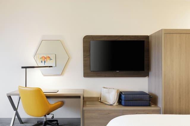 Suite, 2 Queen Beds, Accessible (Communications)