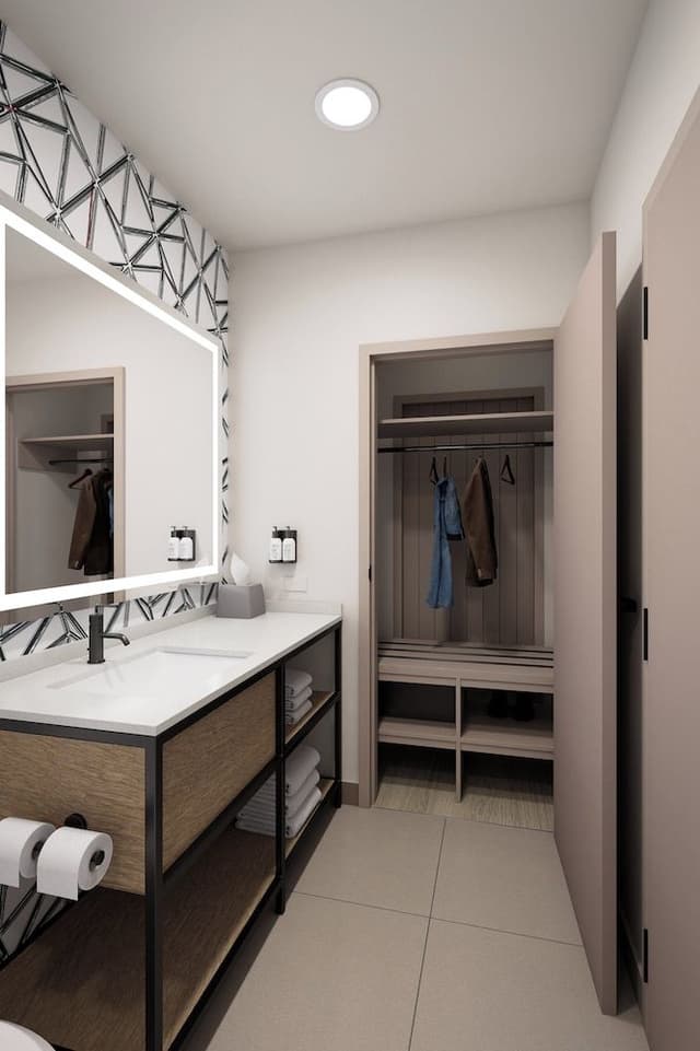 Studio Suite, 1 King Bed (Walk-In Shower)