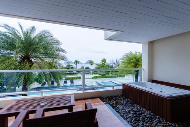 Deluxe Jacuzzi Sea View