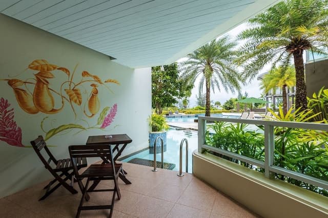 Deluxe Pool Access