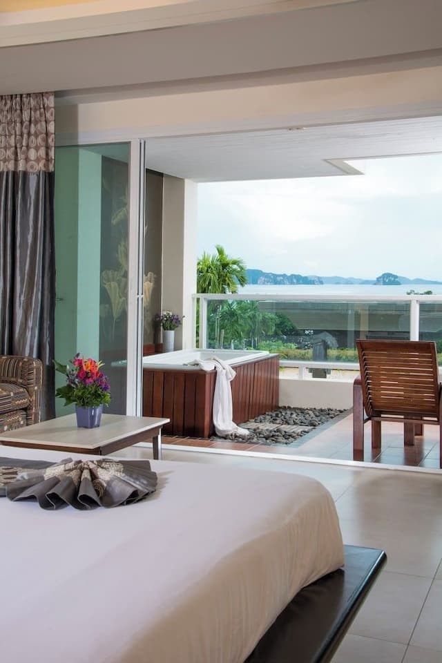 Deluxe Jacuzzi Sea View