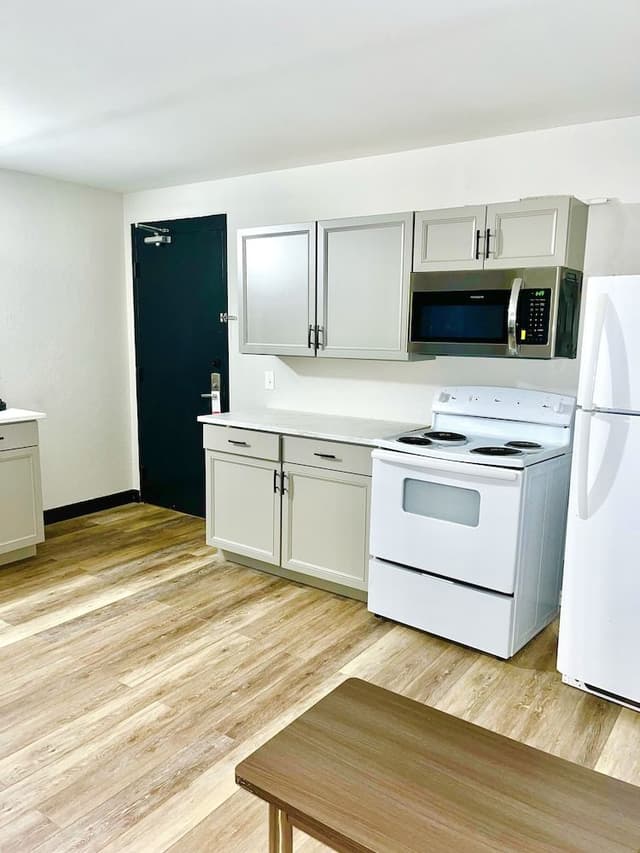 Deluxe Suite, 1 King Bed with Sofa bed, Non Smoking, Kitchen