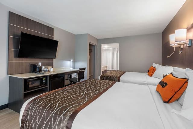 Deluxe Room, 2 Queen Beds, Non Smoking, Pool View