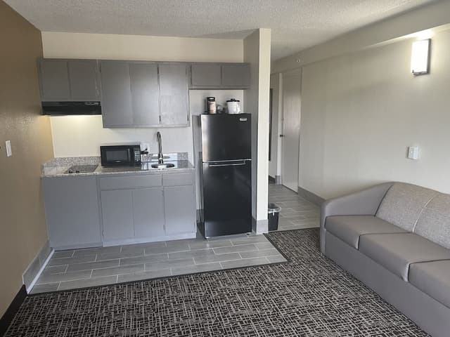 Suite, 1 Queen Bed, Non Smoking (Efficiency)