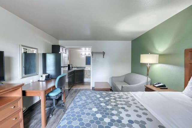 Room, 1 Queen Bed with Sofa bed, Non Smoking (Efficiency)