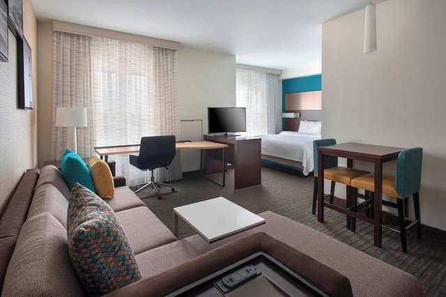 Studio, 1 King Bed with Sofa bed (Mobility/Hearing Access, Roll-In Shwr)
