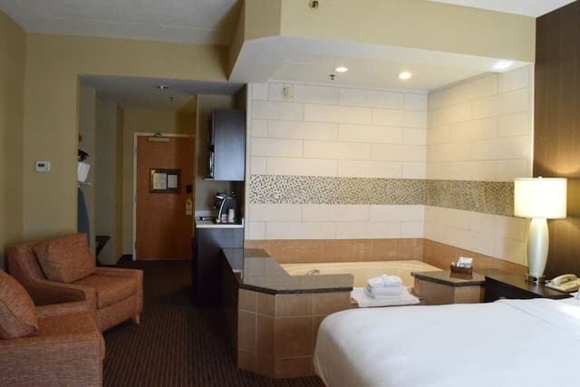 Standard Room, 1 King Bed, Jetted Tub