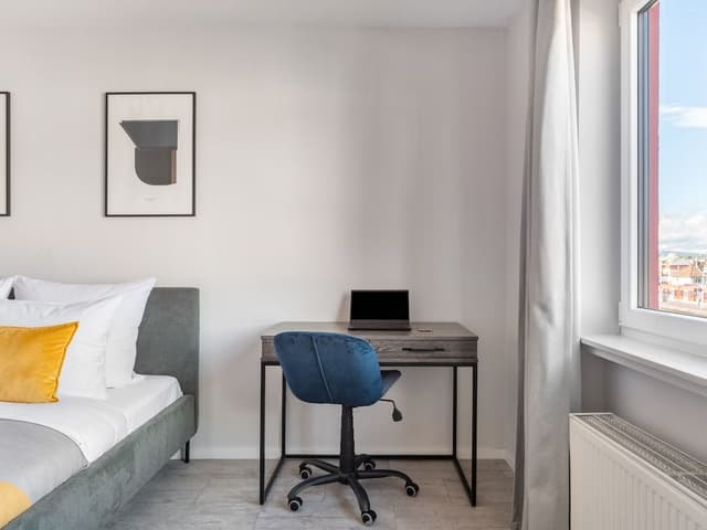 Medium Studio, Kitchenette, Workspace