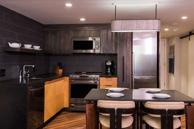 2 BEDROOM OCEAN VIEW 1 KING 2 DOUBLES SUITE