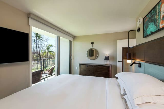 2 BEDROOM RESORT VIEW 1 KING 2 DOUBLES SUITE