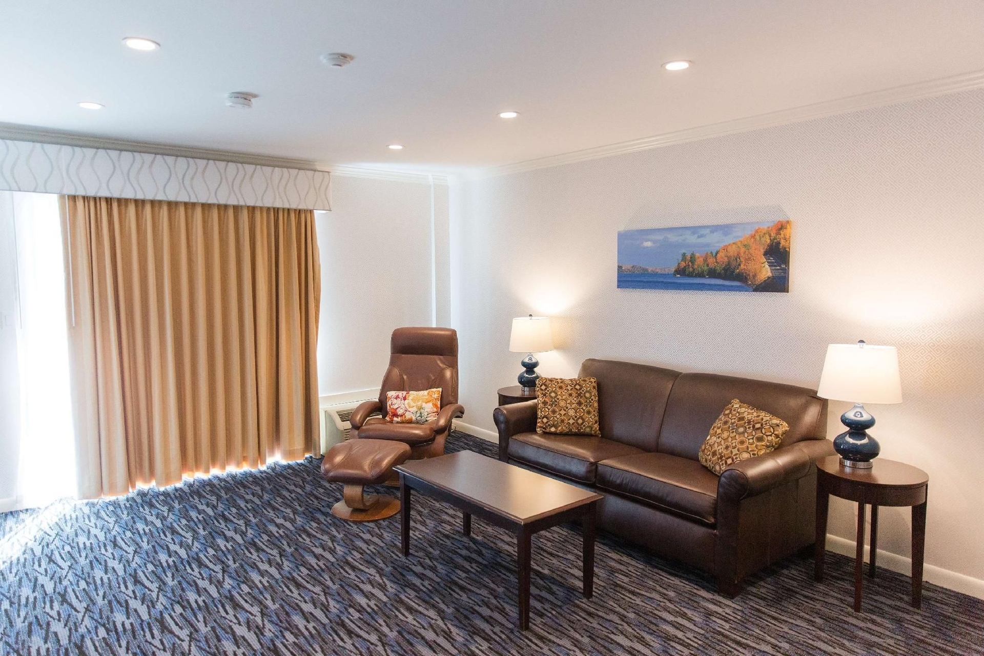 แคปิตอล พลาซา โฮเทล มอนต์พีเลียร์ แทพเพสทรี คอลเลกชัน ฮิลตัน (Capitol Plaza Hotel Montpelier, Tapestry Collection Hilton)1