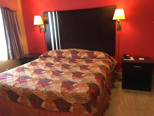 Room, 1 King Bed, Smoking
