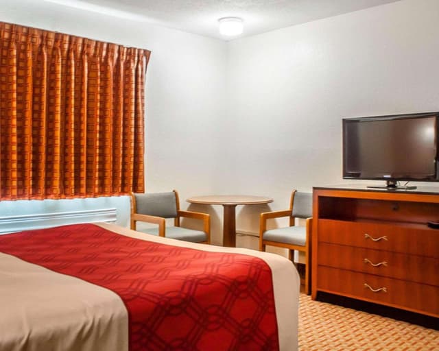 1 Queen Bed, Nonsmoking, Accessible