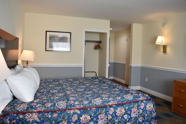 Standard Room, 1 King Bed
