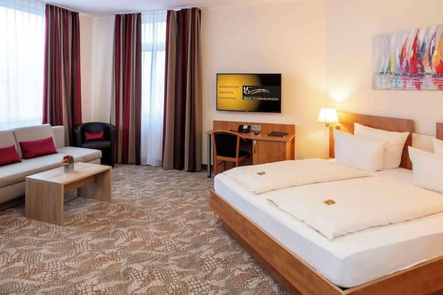 Standard Room, Multiple Beds, Kitchenette (Converts to 2 Twin Beds;with Sofabed)