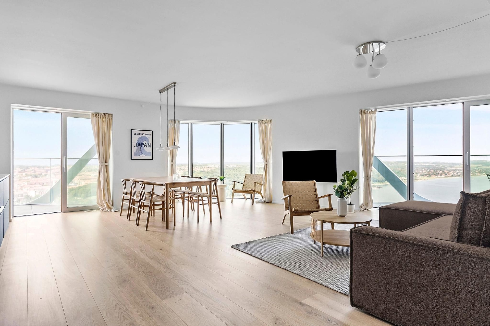 ห้องเพนท์เฮาส์สวีท ชั้น 35 (Penthouse suite on 35th floor)1