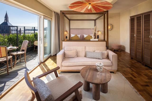 Penthouse with View and Balcony