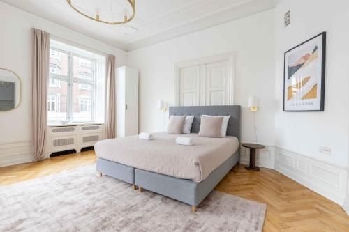 อพาร์ตเมนต์ 3 ห้องนอน 2 ห้องน้ำส่วนตัว ขนาด 100 ตร.ม. – ทิโวลี่ (Flat in Central Copenhagen)1