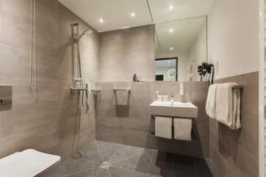 1 Queen Studio Suite