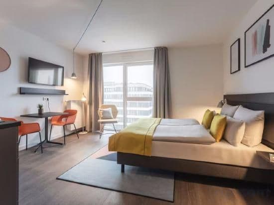 1 Queen Studio Suite Accessible Extra Floor Space