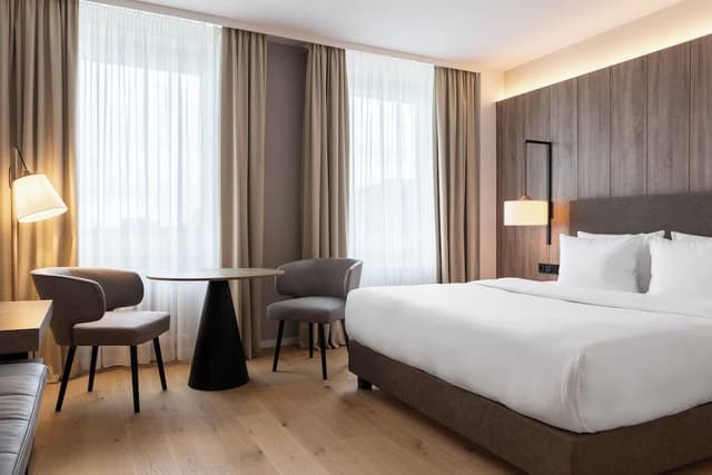 Deluxe Room, 1 King Bed