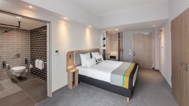 Standard Room, 1 Queen Bed, Accessible