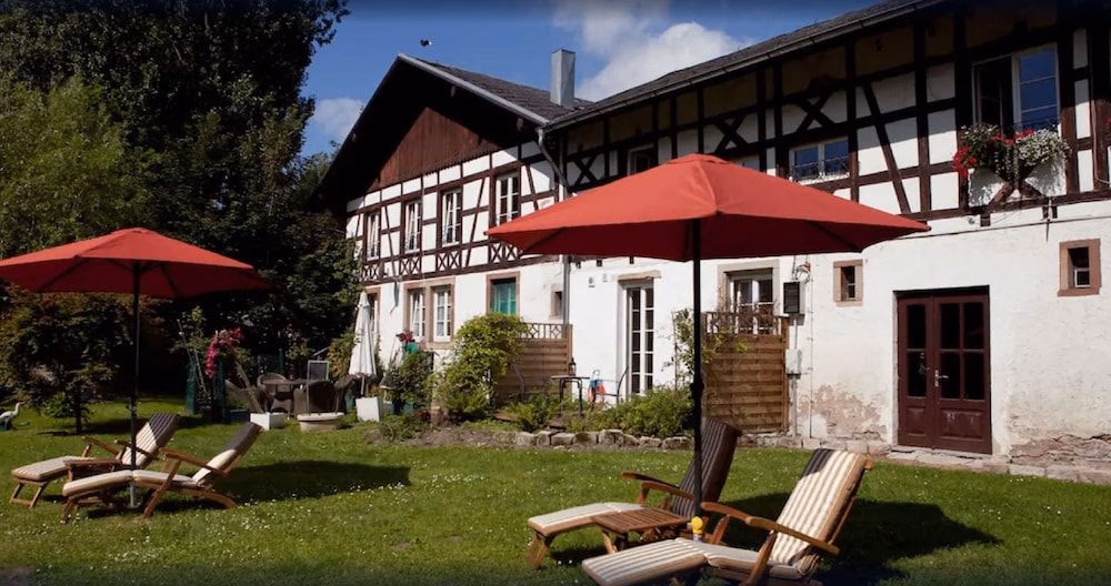 Chateau De Pourtales3