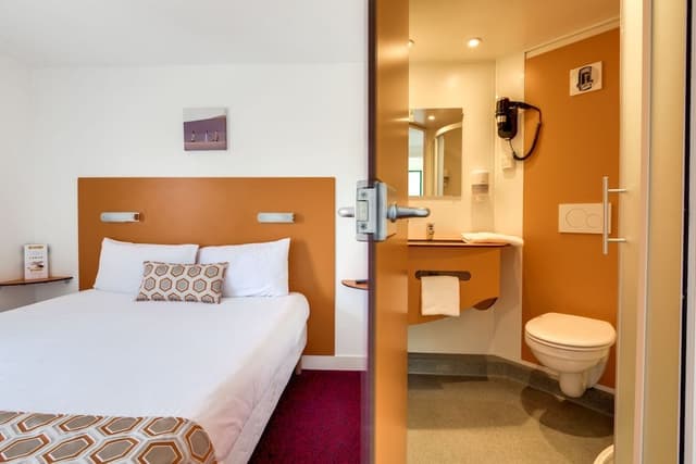 Double Room, 1 Queen Bed