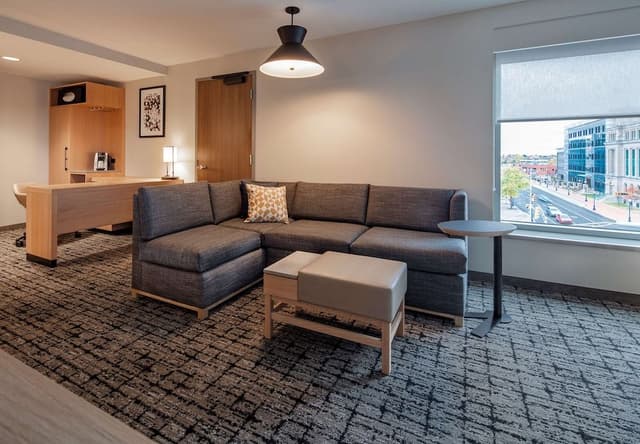 Deluxe Room, Multiple Beds (Avenir Center View)
